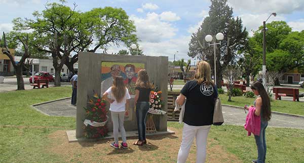 Daniel Tomasini intervenciòn mural en Mariscala